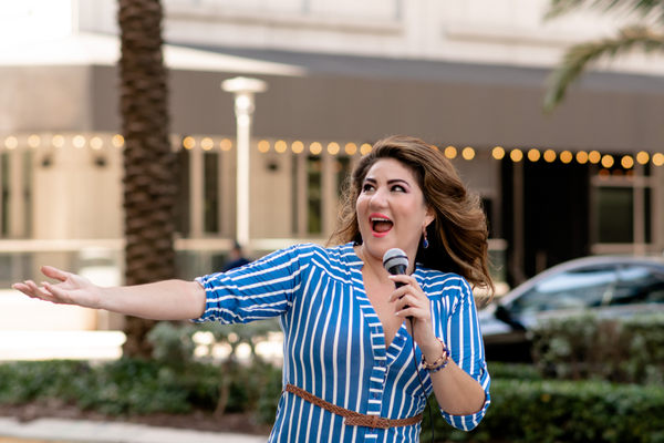 Karla Campos is the host of the Mompreneur Talk podcast